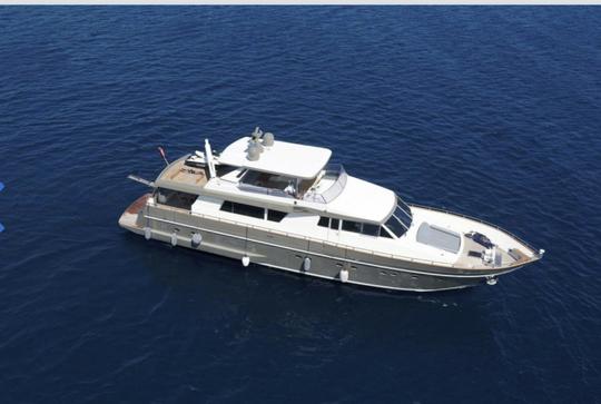 Louez notre yacht à moteur de luxe sur mesure de 26 mètres à Bodrum