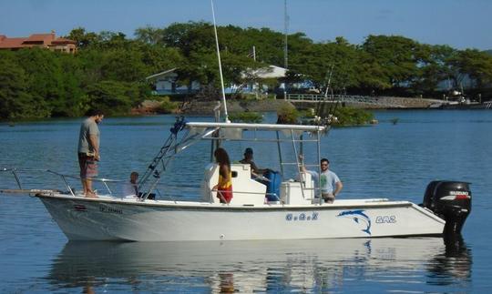 Viagem de pesca emocionante em Guanacaste, Costa Rica, no console central de 27 pés