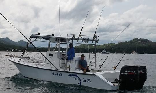 Viagem de pesca emocionante em Guanacaste, Costa Rica, no console central de 27 pés