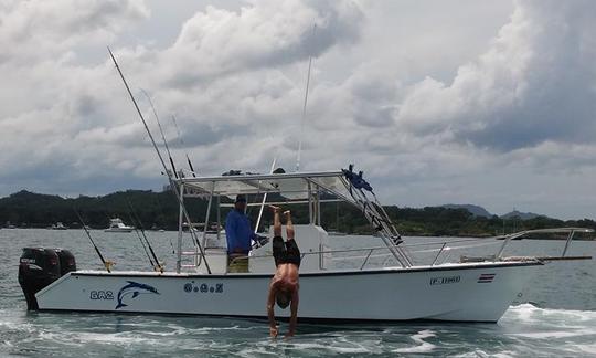 Viagem de pesca emocionante em Guanacaste, Costa Rica, no console central de 27 pés