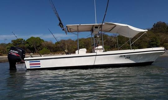 Un gran día de pesca en Nosara, Costa Rica, en la consola central de 31 pies