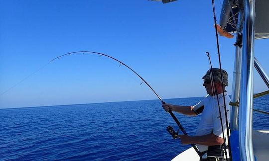 Charter de pesca en la consola Pathfinder Center en Quepos, Costa Rica, el