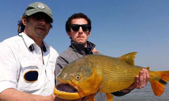 Profitez du meilleur pavillon de pêche Dorado à Salto, en Uruguay, en dériveur avec guide uniquement