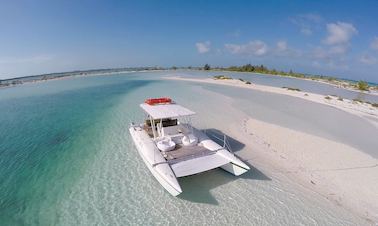 Catamarán Catalyst Power privado de 35 pies en las Islas Turcas y Caicos