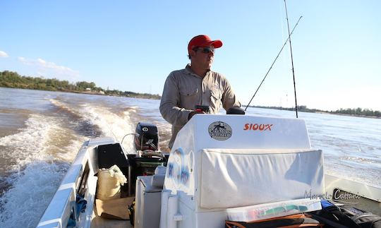 ジョンボートでウルグアイのサルトで釣りをお楽しみください