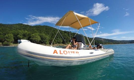 Louez le bateau gonflable semi-rigide Zodiac Medline 550 à Basse-Terre, en Guadeloupe