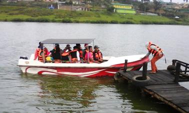 Louez un bateau à passagers au lac Gregory à Nuwara Eliya, au Sri Lanka