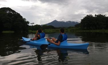 Disfruta de los tours ecológicos en kayak en Granada, Nicaragua