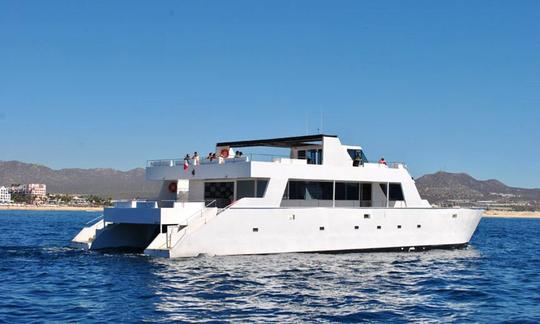 Jantar de catamarã ao pôr do sol em Cabo San Lucas