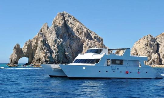 Jantar de catamarã ao pôr do sol em Cabo San Lucas