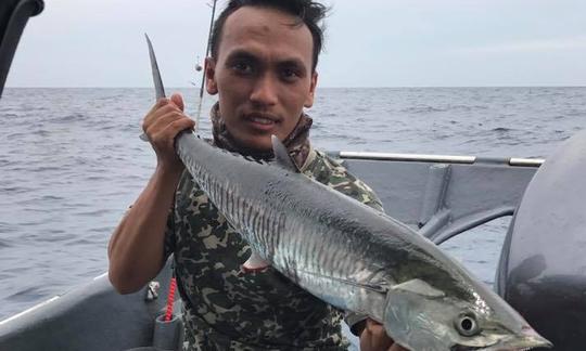 Aproveite a pesca em Kota Bharu, Malásia, no console central