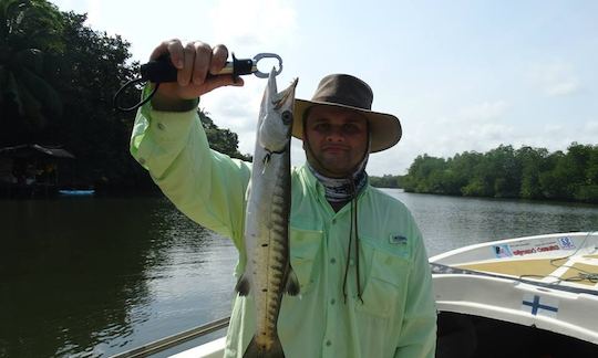 Fishing in Bolgoda Lake, Sri Lanka on a Fishing hull 19