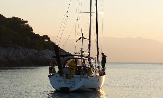 Jeanneau SunOdyssey 362 Cruising Monohull em Alimos, Grécia