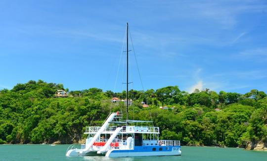 Aventura ecológica de catamarã compartilhada em Manuel Antonio, Costa Rica