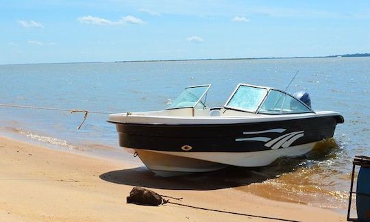 Tour privado de pesca de día completo en Paso de la Patria, Argentina en Bowrider