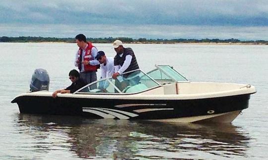 Tour privado de pesca de día completo en Paso de la Patria, Argentina en Bowrider