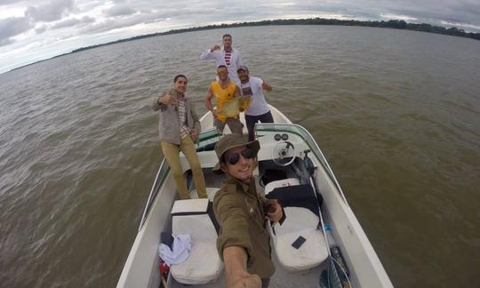 Tour privado de pesca de día completo en Paso de la Patria, Argentina en Bowrider