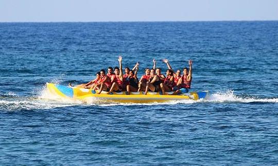 Amusez-vous lors d'une balade en banane à Zakinthos, en Grèce