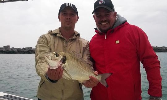 Viagens emocionantes de pesca em alto mar em Lagos, Portugal