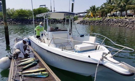 25' Wellcraft Center Console Rental In Puerto Quetzal, Guatemala