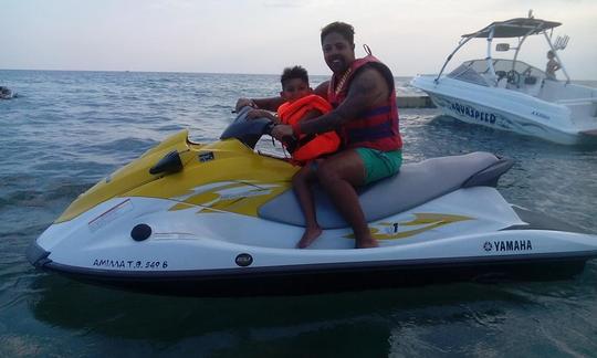 Uma incrível experiência de aluguel de jet ski em Chalkidiki, Grécia