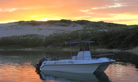 Disfrute de la pesca en Vilanculos, Mozambique, en el catamarán Spanish Fly Power de 25 pies