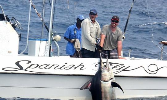 Disfrute de la pesca en Vilanculos, Mozambique, en el catamarán Spanish Fly Power de 25 pies