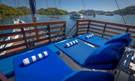 Live Aboard Diving Trips In Komodo, Indonesia