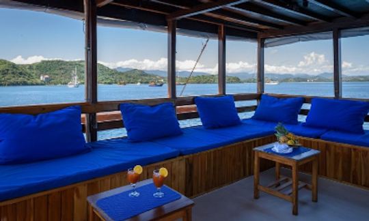 Live Aboard Diving Trips In Komodo, Indonesia