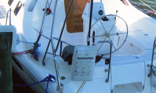 Charter 32' Modern Hunter Sailboat In Gloucester, Point Virginia