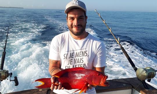 Enjoy Fishing in Saint-Gilles les Bains, Reunion on Oceana 2 Sport Fisherman