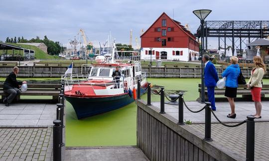 Aproveite a pesca em Klaipėda, Lituânia, no Brizo Trawler de 49 pés