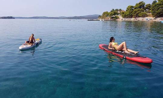 Desfrute de stand up paddleboarding em Stanković, Croácia