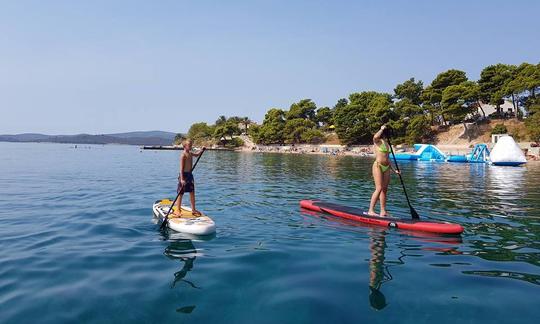 Desfrute de stand up paddleboarding em Stanković, Croácia