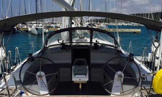 Monocasco de cruzeiro Charter 49' Bavaria Cruiser 51 em Sukošan, Croácia