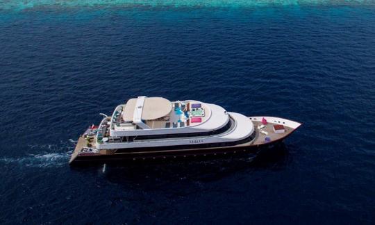 Louez un méga-yacht Azalea Power de 98 pieds à Malé, aux Maldives