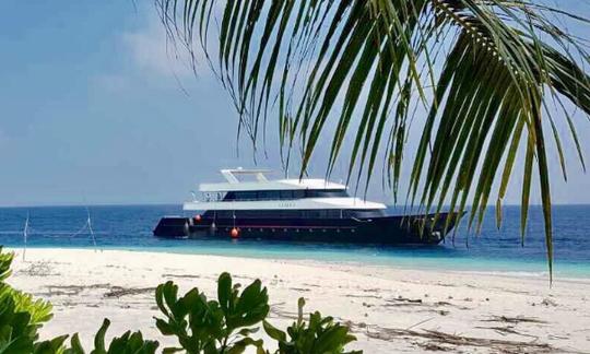 Louez un méga-yacht Azalea Power de 98 pieds à Malé, aux Maldives