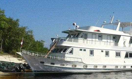 Alquiler de pesca en el barco «Kalua» de 85 pies en Amazonas, Brasil