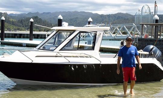 Disfruta de la pesca en Tairua, Nueva Zelanda, en la cabina Strikezone Cuddy de 24 pies