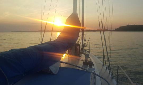 Aventura inesquecível de vela em monocasco em Belize: navegue pela costa!