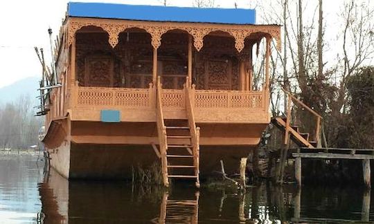 Rent a Houseboat in Nageen Lake, Srinagar