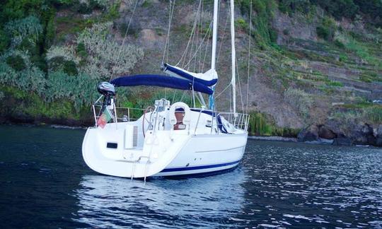 Alugue um monocasco de cruzeiro em iate privado na Madeira, Portugal