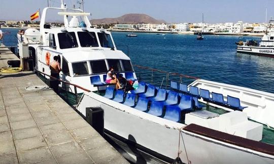 Ferry a la isla de Lobos desde Corralejo (Fuerteventura, Islas Canarias)