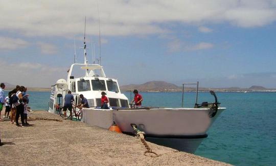 Ferry a la isla de Lobos desde Corralejo (Fuerteventura, Islas Canarias)