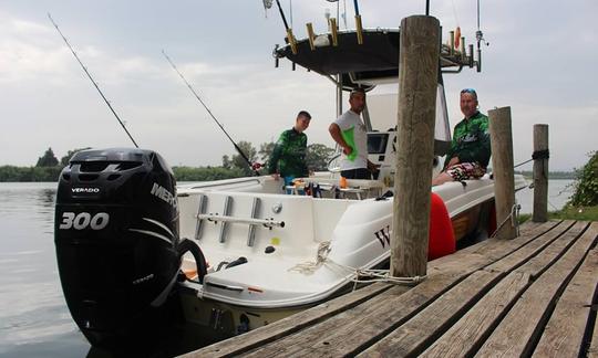 Disfruta de la pesca en el Delta del Ebro en un barco de pesca deportiva