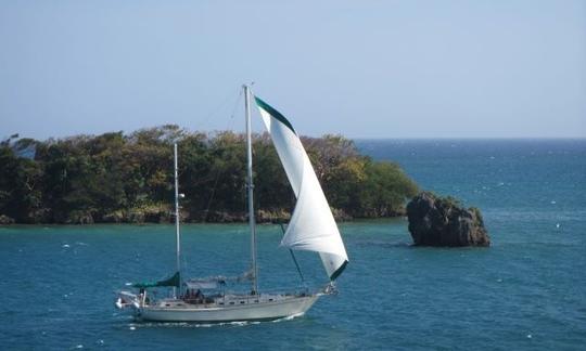 Sailing Charter, 42 ft Cutter Ketch snorkeling, scuba. Roatan Honduras