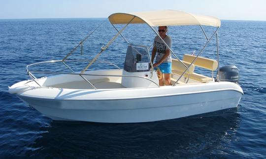 Aluguel de barcos de 17 decks em Sessa Key Largo na ilha Ugljan