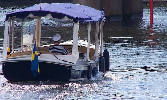 Locação de barcos pelo canal em Estocolmo