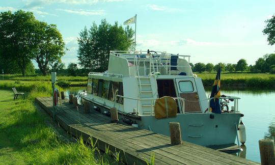 Explore o Canal de Göta, na Suécia, neste iate a motor Regina Von Platen de 32 pés