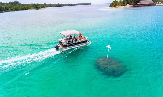 Desfrute de um passeio privado no pontão Tahoe de 19 pés na lagoa Erakor, Vanuatu